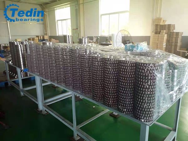 Massen af ​​NN-serien Dobbeltrækkede cylindriske rullelejer NN3034K/W33 P4 er...